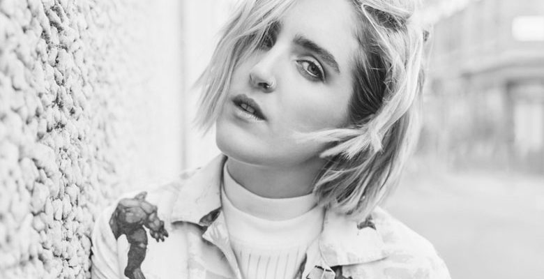 I've been obsessed with UK singer/songwriter/producer SHURA for a while now. Check out her new single, "What's It Gonna Be?: